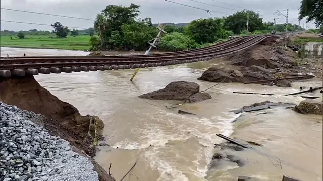 telangana-andhra-face-rain-havoc-35-killed-thousands-left-homeless-imd-predicts-more-rains-updates